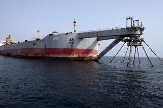 Le FSO Safer en état de décomposition est amarré en mer Rouge au large de la côte de la province occidentale de Hodeidah, au Yémen. Il contient 1,14 million de barils de brut qui doivent être transférés avant que ne soit provoquée la plus grande c...